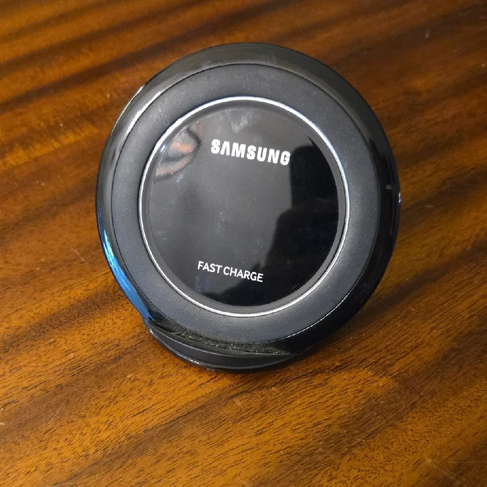 • Samsung • Black Fast Charge Stand